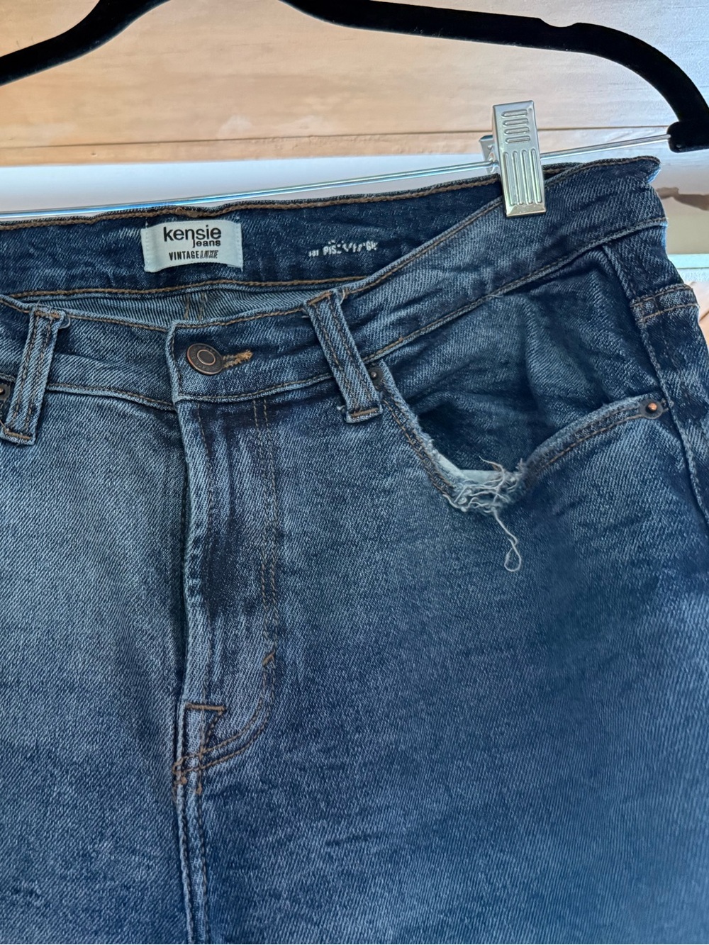 kensie Women’s Relaxed Vintage Jeans in Dark Blue Wash, size 10/30